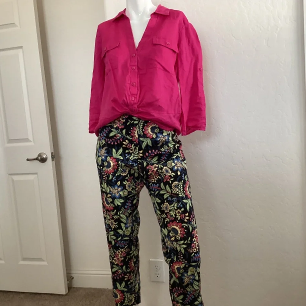 Appleseed’s, 8p, floral on black background, stretch, straight leg pants - Picture 11 of 13